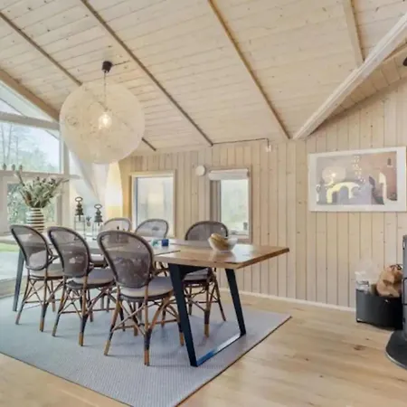 Hyggeligt Kun 200 M Fra Stranden Feriehus Dronningmølle