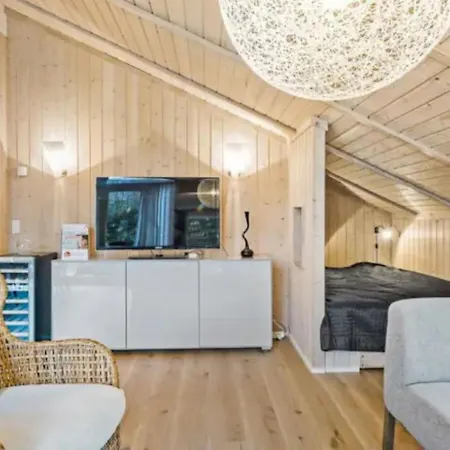 Cozy Just 200 M From The 度假居 *