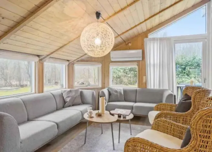 Cozy Just 200 M From The Dronningmølle