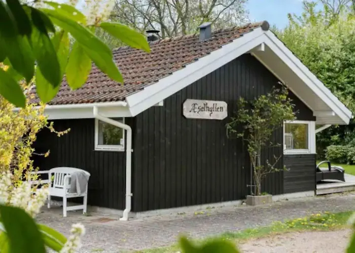 Cozy Just 200 M From The Dronningmølle